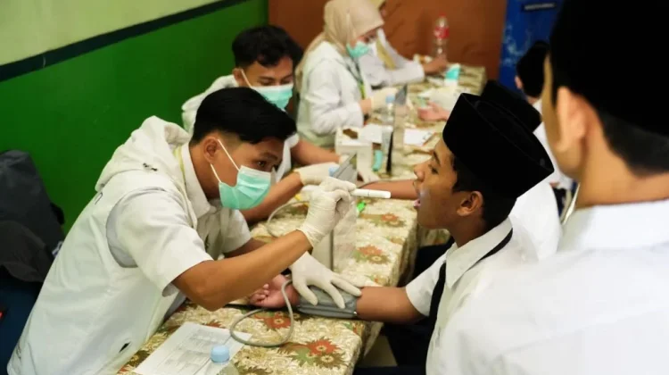 Sebanyak 150 Santri di Jakbar Ikuti Cek Kesehatan Gratis