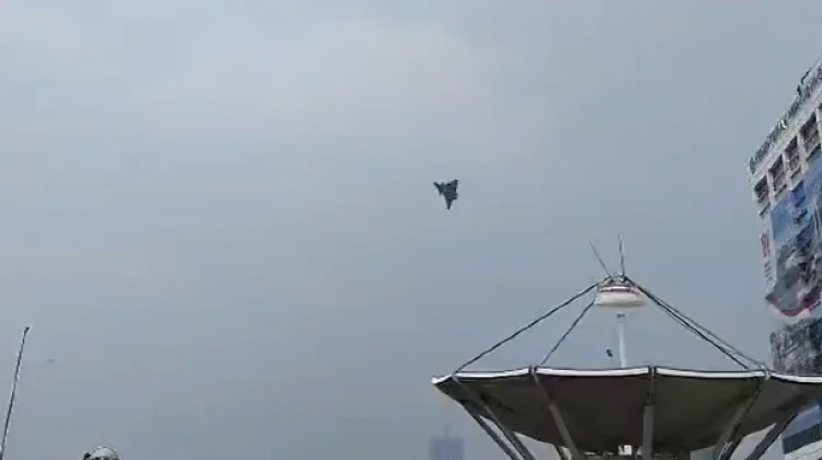 Gedung RRI Bergemuruh, Pesawat dan Helikopter TNI Latihan Demo Udara HUT RI