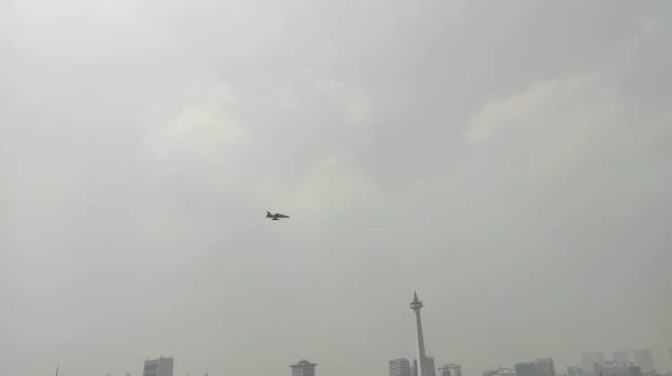 Gedung RRI Bergemuruh, Pesawat dan Helikopter TNI Latihan Demo Udara HUT RI