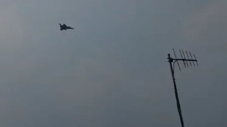 Gedung RRI Bergemuruh, Pesawat dan Helikopter TNI Latihan Demo Udara HUT RI