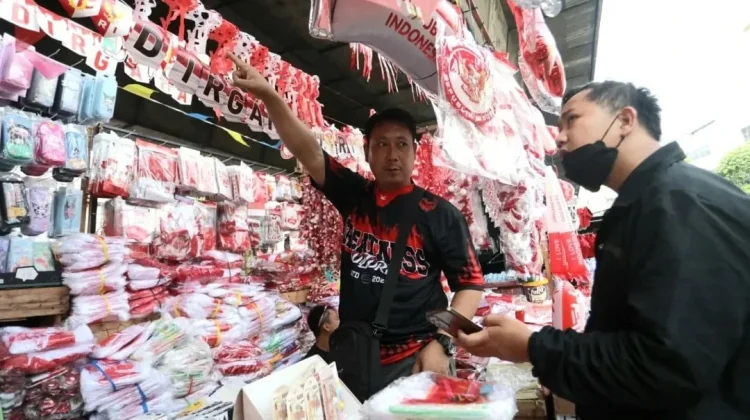 Pasar Asemka Jadi Pusat Belanja Pernak-Pernik Kemerdekaan