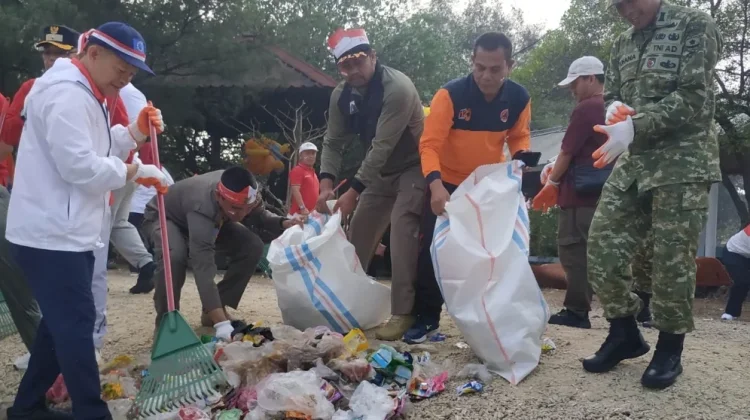 Jelang HUT Kemerdekaan, Jakarta Bersihkan Muara Sungai