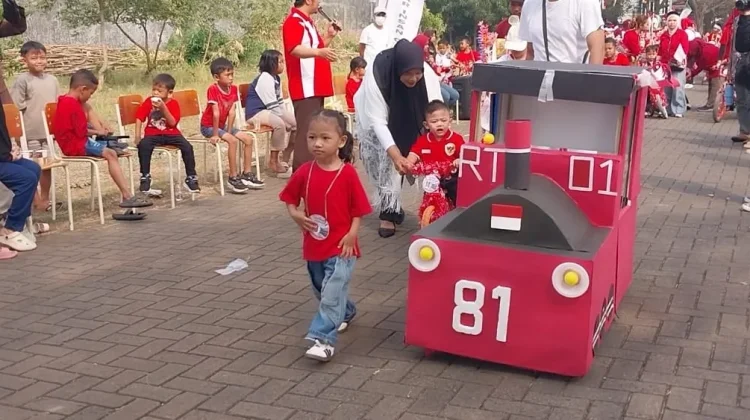 HUT RI ke-81, Al Azhar Insan Cendekia Jatibening Gelar Karnaval dan Galang Donasi NTT