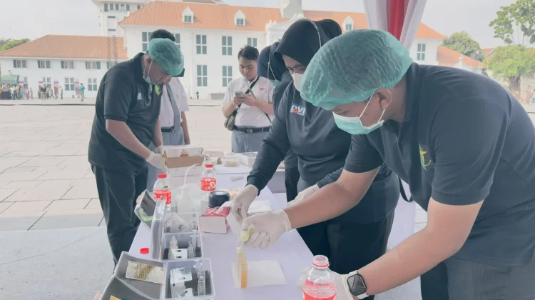 Dokkes Polri Pastikan Makanan Jamuan Rakyat Jakbar Aman Dikonsumsi