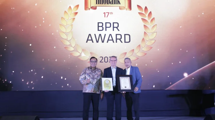Konsistensi Kinerja, Bank Universal BPR Raih Golden Award