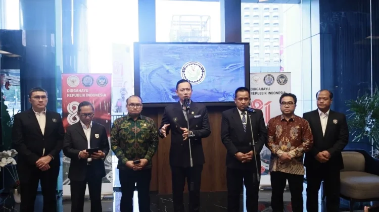 AHY Soroti Aduan Pertanahan dan Keselamatan Kereta Api