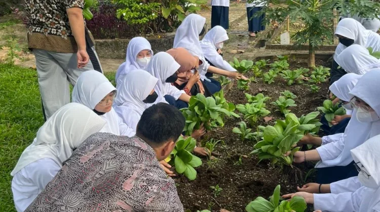 Belajar Urban Farming, Siswa SMAN 44 Kenal Ketahanan Pangan