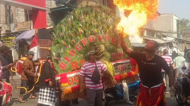 Semarak HUT RI ke-81, RW 01 Kalibaru Timur Gelar Karnaval Budaya Penuh Warna