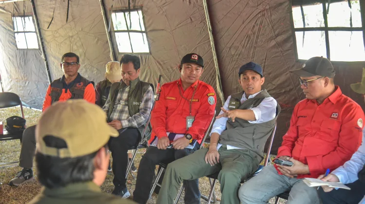 Menhut Raja Antoni Gelar Rapat Mendadak Penguatan Penanganan Karhutla