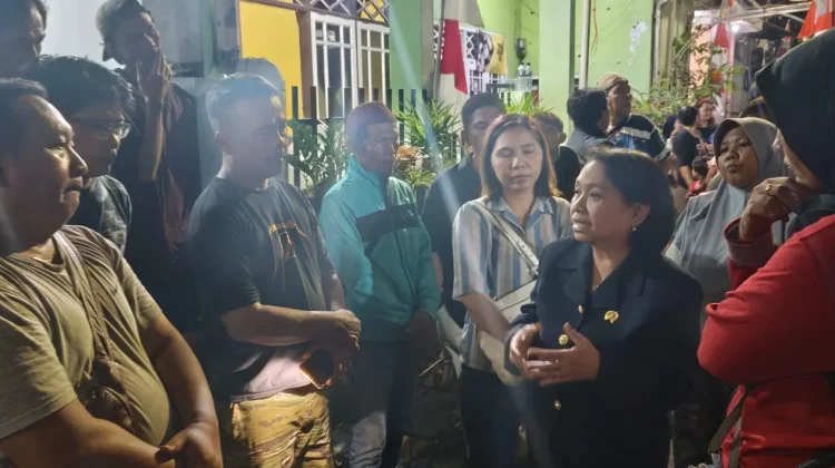Kebakaran Pisangan Baru, Josephine Datangi Warga Terdampak