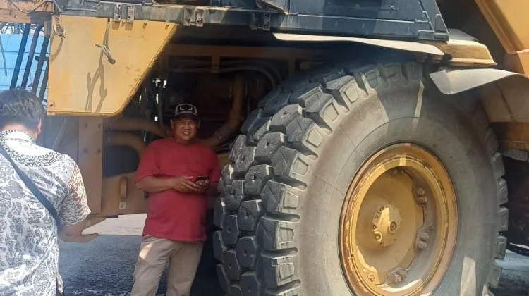 Dump Truck Mogok, Jalan Kalibaru Barat Tersendat