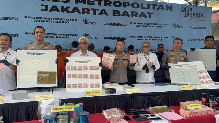 Polres Jakbar Ungkap Sindikat Uang Palsu: 11 Orang Ditangkap, 15.610 Lembar Disita