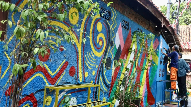 Kelurahan Cikini Tata Kawasan Gang Guru Demar dengan Mural