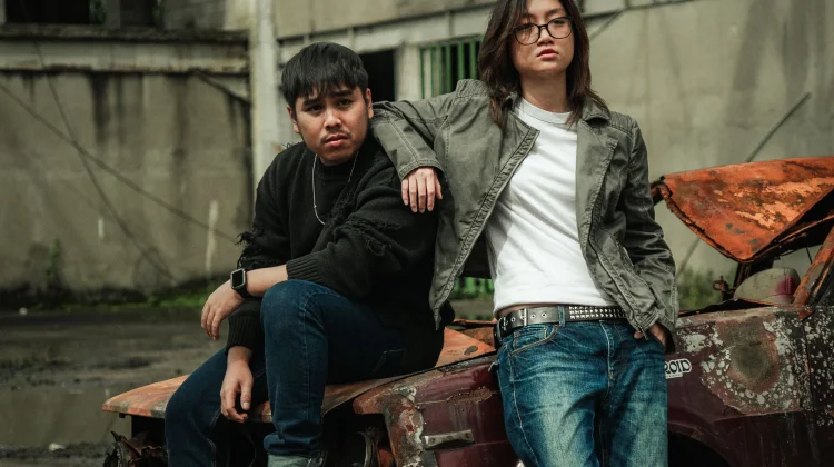 Dua Hadir lewat “Sick”