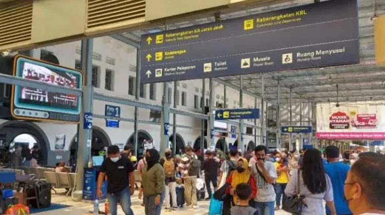 Arus Balik Penumpang Meningkat Disejumlah Stasiun Daop 1 Jakarta