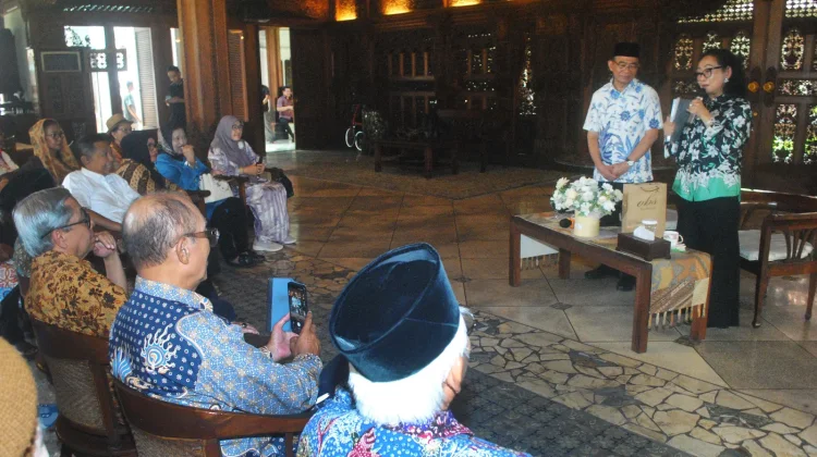 Kajian Humaniora Bthari Sri Bahas Nilai Lokal