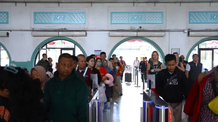 Arus Balik Libur Maulid Nabi, 37.964 Pelanggan KAI Tiba di Jakarta