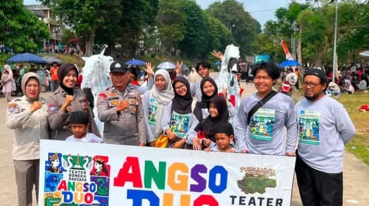 Boneka Raksasa Angso dan Kekayaan Legenda Daerah