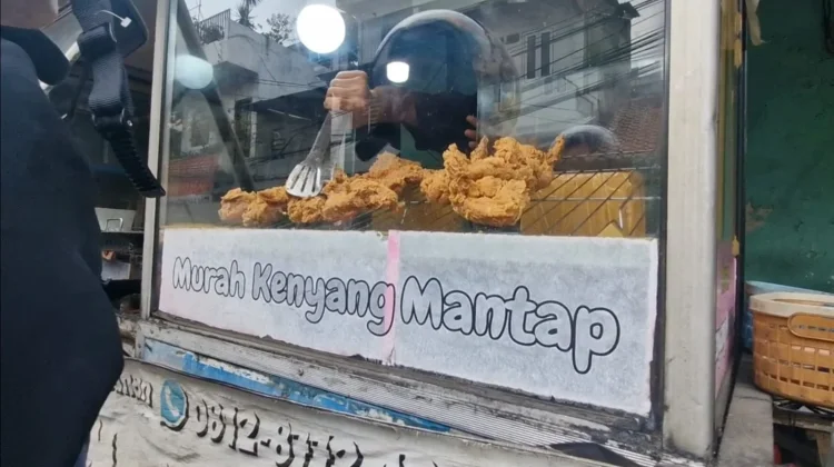Pedagang Makanan di Jakarta Timur Putar Otak Hadapi Kenaikan Harga Ayam Ras