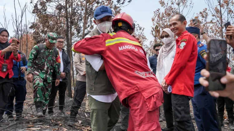 Menhut Raja Antoni Andalkan Hujan dan OMC untuk Padamkan Karhutla