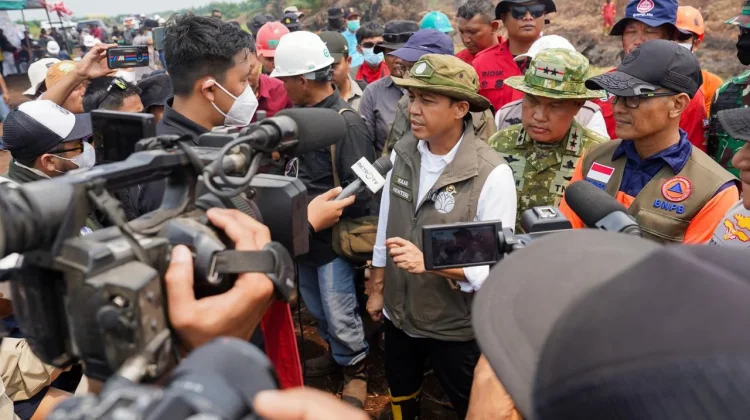 Potensi Awan Hujan, Menhut Raja Antoni Minta OMC Dimaksimalkan Tangani Karhutla