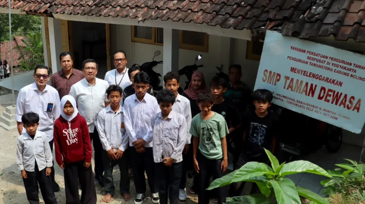 PNM Bantu Wujudkan Mimpi Anak Nasabah lewat Bantuan Pendidikan