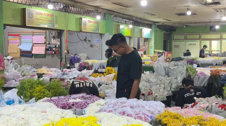 Berburu Bunga, Gen Z Ikut Ramaikan Pasar Rawa Belong
