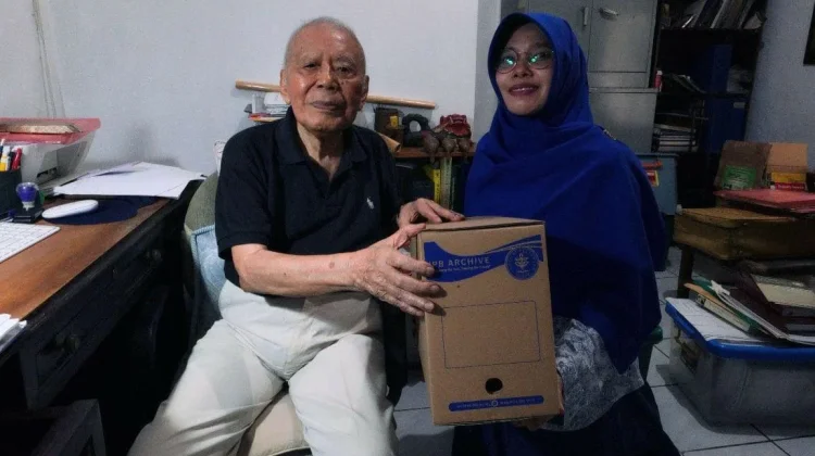 IPB University Terima Hibah Arsip Prof Soekarja Somadikarta