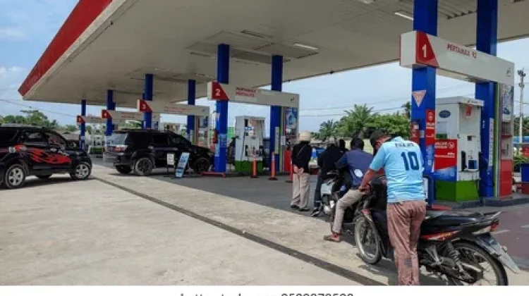 Harga BBM Non-Subsidi Naik, Ekonom Soroti Beban Subsidi.