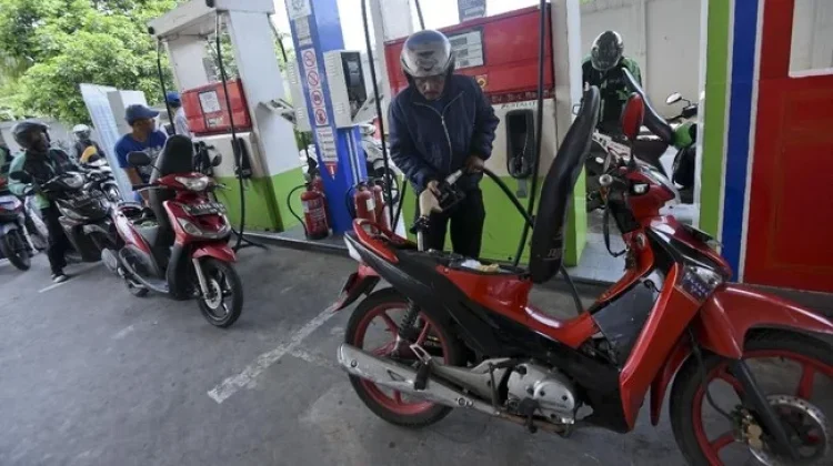Harga BBM Non-Subsidi Naik, Ekonom Soroti Beban Subsidi.