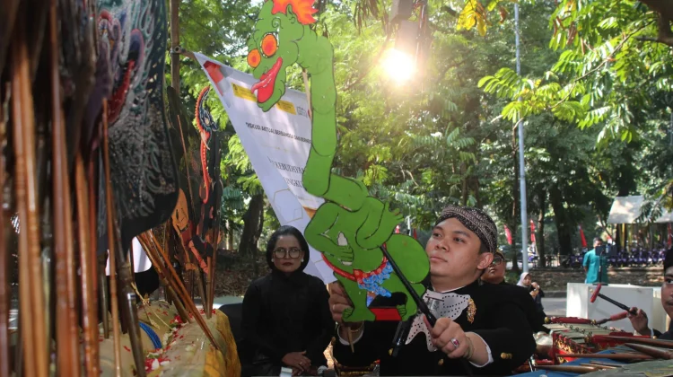 Ki Fakih Tri Sera, Dalang Muda Peruwat Hutan UI