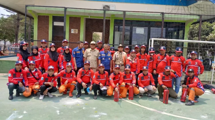 Puluhan Warga Kembangan Utara Dibina Jadi Relawan Pemadam Kebakaran