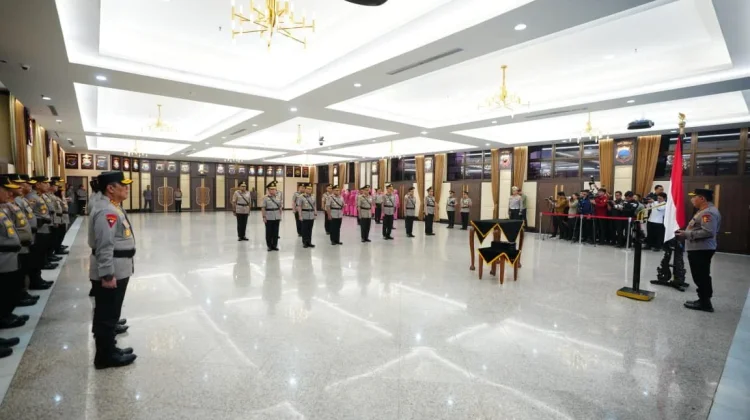 Kapolri Pimpin Upacara Serah Terima Jabatan Sejumlah Pejabat Polri