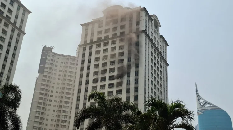 Kebakaran Apartemen Pavilion, Penghuni Ungkap Listrik Sempat Padam