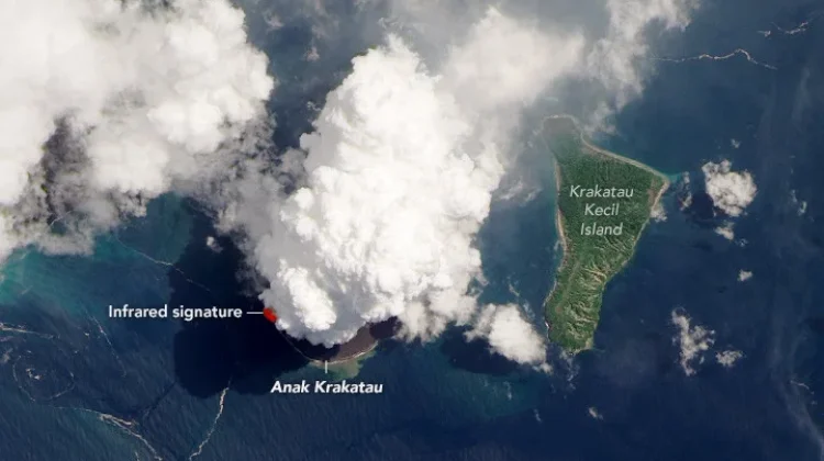 Abu Vulkanik Anak Krakatau Mencapai Jakarta, BMKG Pantau Perkembangannya