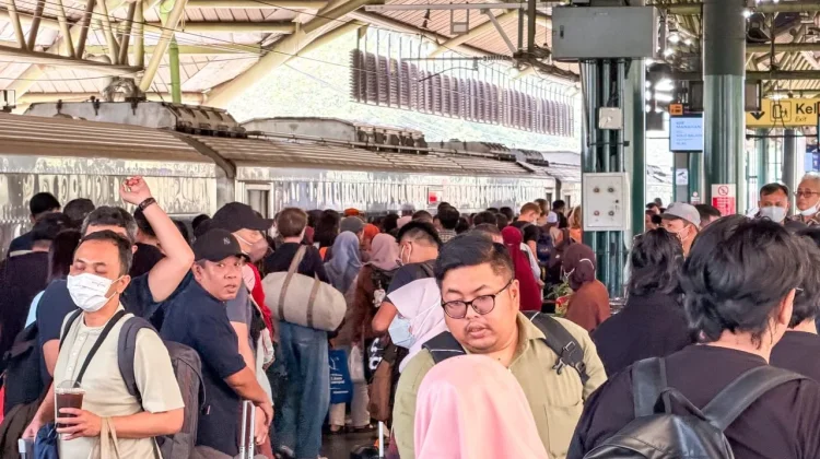 Arus Kedatangan KA ke Jakarta Naik 18,4 Persen
