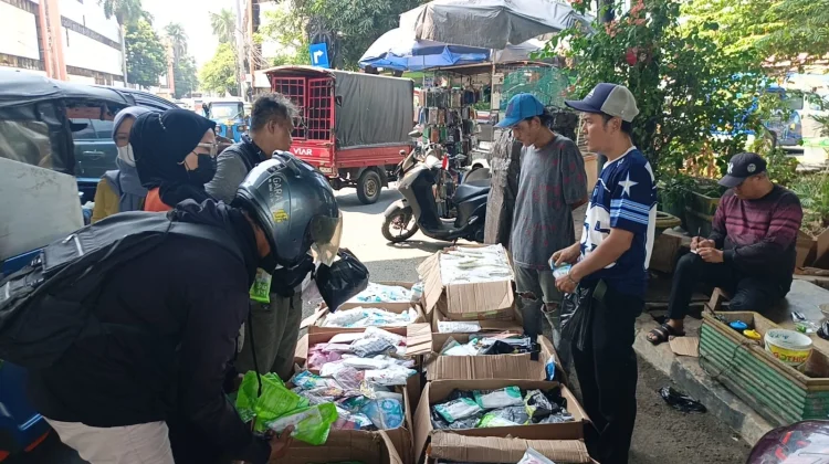 Antisipasi Abu Vulkanik Anak Krakatau, Warga Serbu Masker di Pasar Asemka
