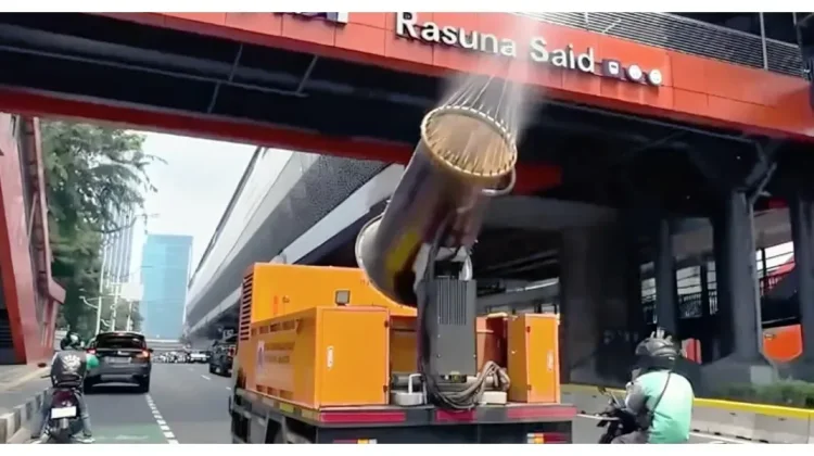 Water Mist Jakarta Bantu Mitigasi Dampak Abu Vulkanik Krakatau