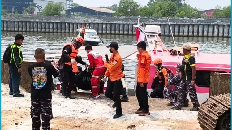 Tim Gabungan Berhasil Evakuasi Pekerja Tongkang yang Tenggelam di Marunda