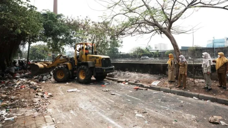 Tumpukan Sampah di Duri Kepa Jakbar Rampung Diangkut