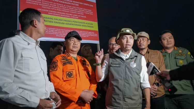 Penegakan Hukum Karhutla, Menhut Raja Antoni Segel Lokasi di Lapangan