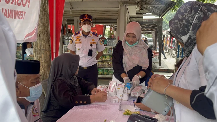Antisipasi Gangguan Pernapasan, Terminal Kalideres Buka Posko Kesehatan Gratis