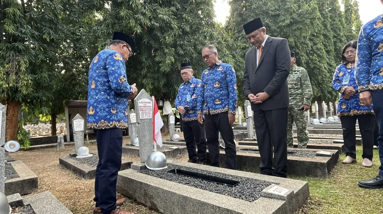 LPP RRI Ziarah ke Taman Makam Pahlawan Kalibata, Kenang Jasa Pendiri-Pejuang RRI