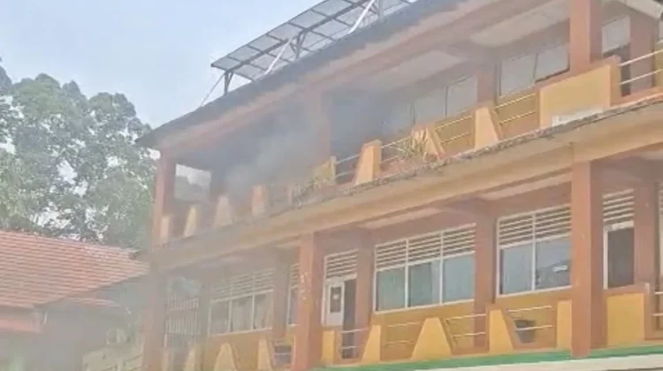 Kebakaran Melanda SMP Al-Manshuriyah Kembangan Selatan Jakbar