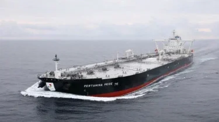 Detik-Detik Kapal Pertamina Evakuasi Korban Virgo 08