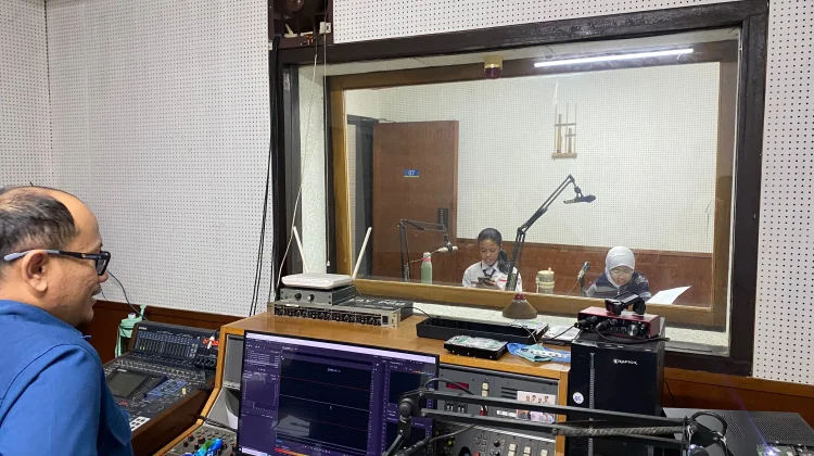 Naomi Calya, Melaju di Arena dan Berprestasi di Sekolah.