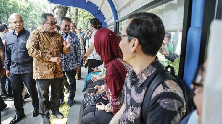 Halte Universitas Pancasila Kembali Beroperasi