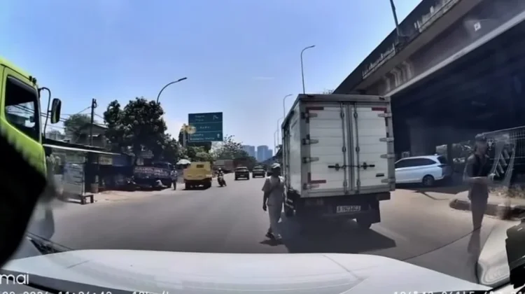 Pungli Pak Ogah terhadap Sopir Truk di Ring Road Kamal Berakhir Damai