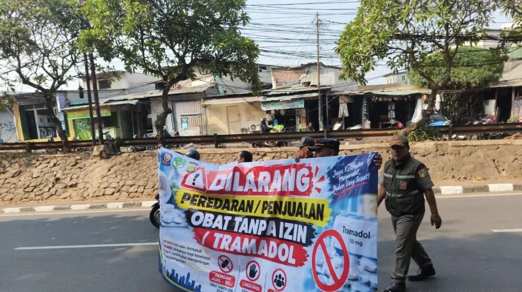Pemkot Jakbar Bongkar Lapak Penjual Obat Keras Ilegal di Palmerah