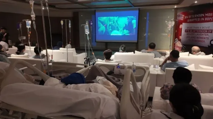 Oki Rengga Beri Semangat ke Pasien Kanker lewat Pemutaran Film